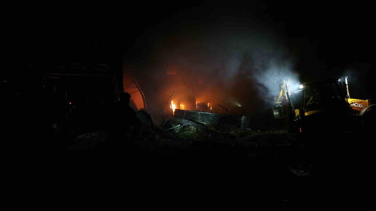 Alanya'da Klima Depo Yangını Kontrol Altına Alındı