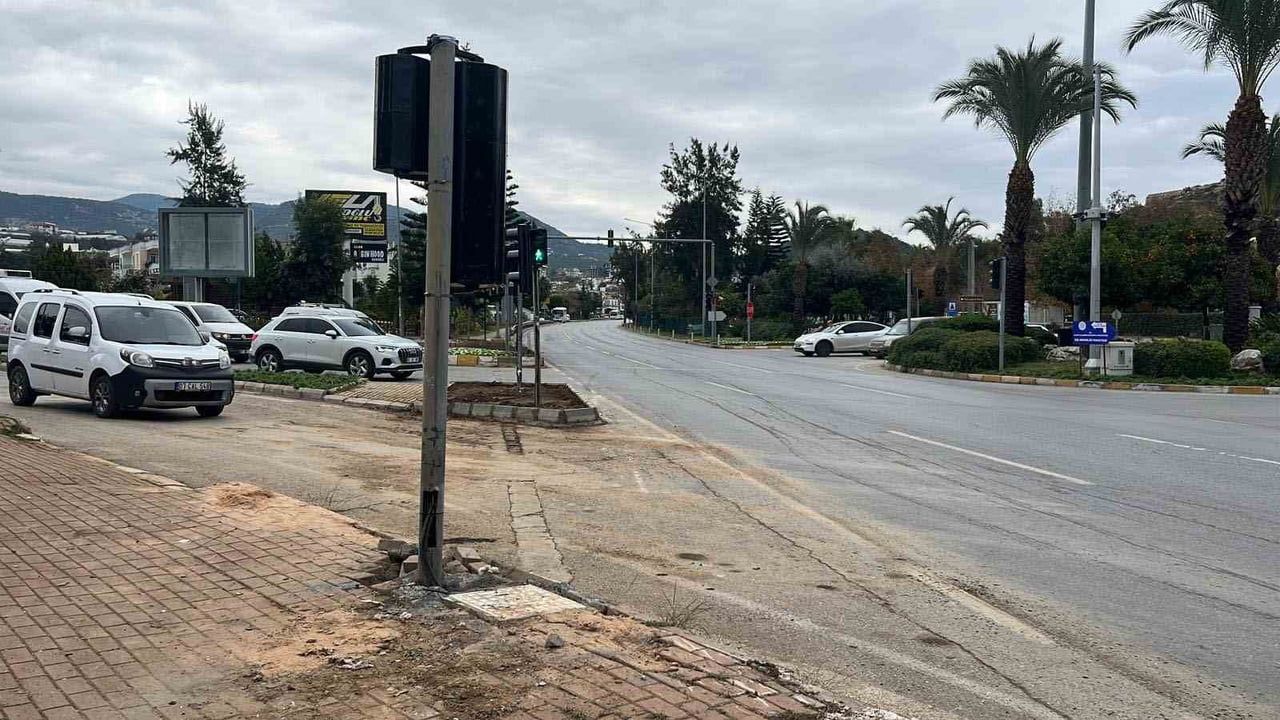 Alanya'da Motosiklet Kazası: Genç Hayatını Kaybetti