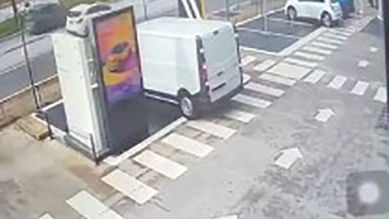 Alanya'da Motosiklet Kazası Güvenlik Kamerasında