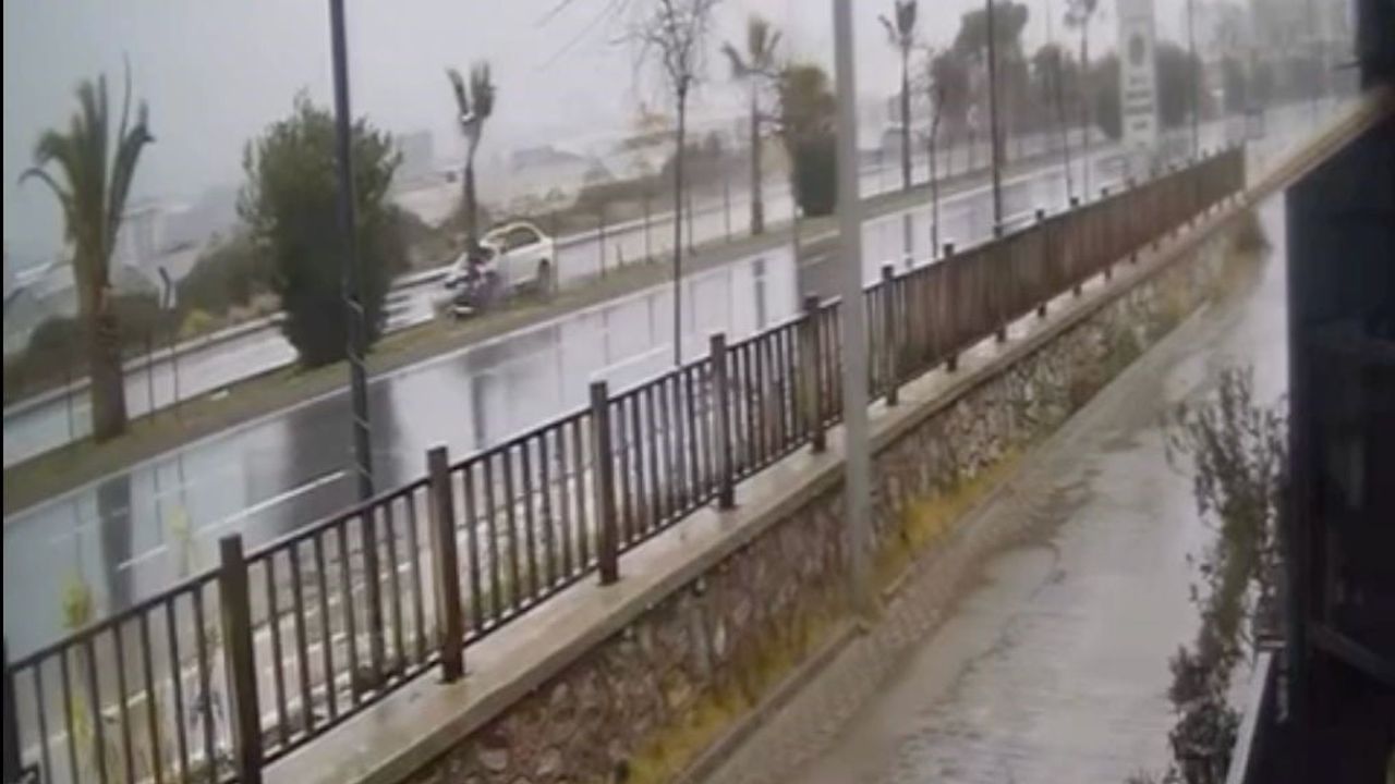 Alanya'da Otomobil Takla Attı: Sürücü Yaralandı