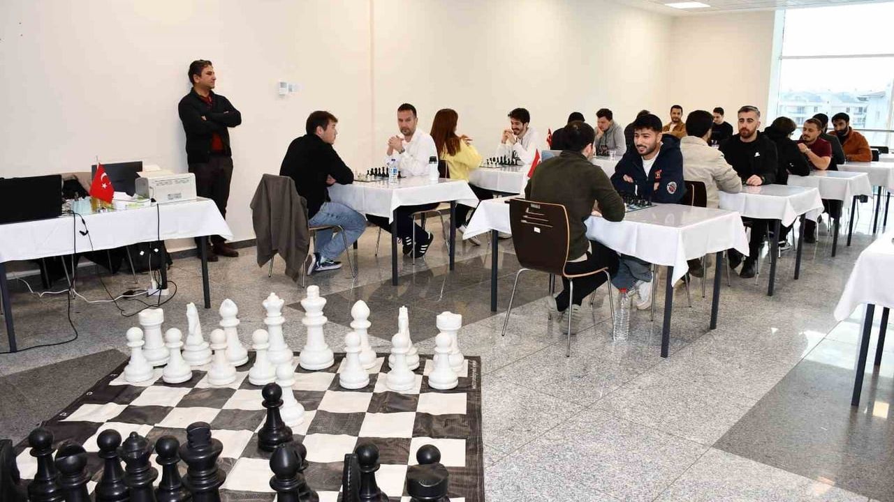 Alanya'da Sağlık Çalışanları Satranç Turnuvasında Buluştu