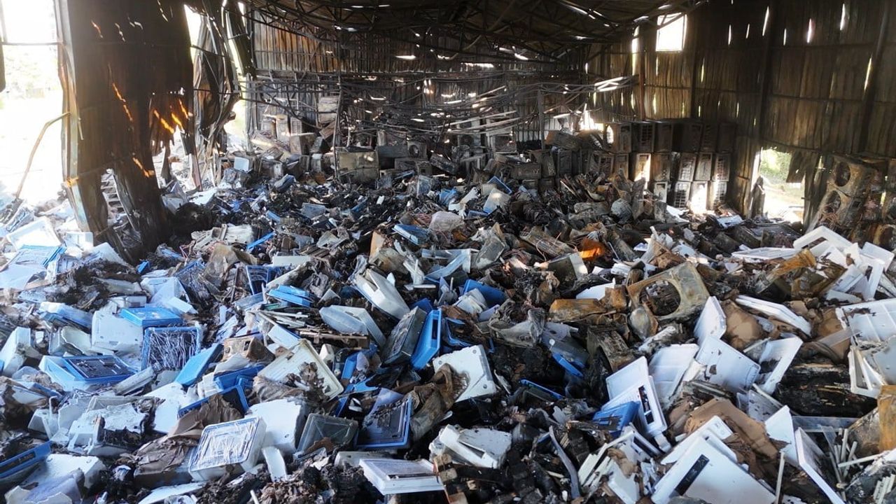 Alanya'daki Depoda Yangın: 30 Milyon Lira Zarar