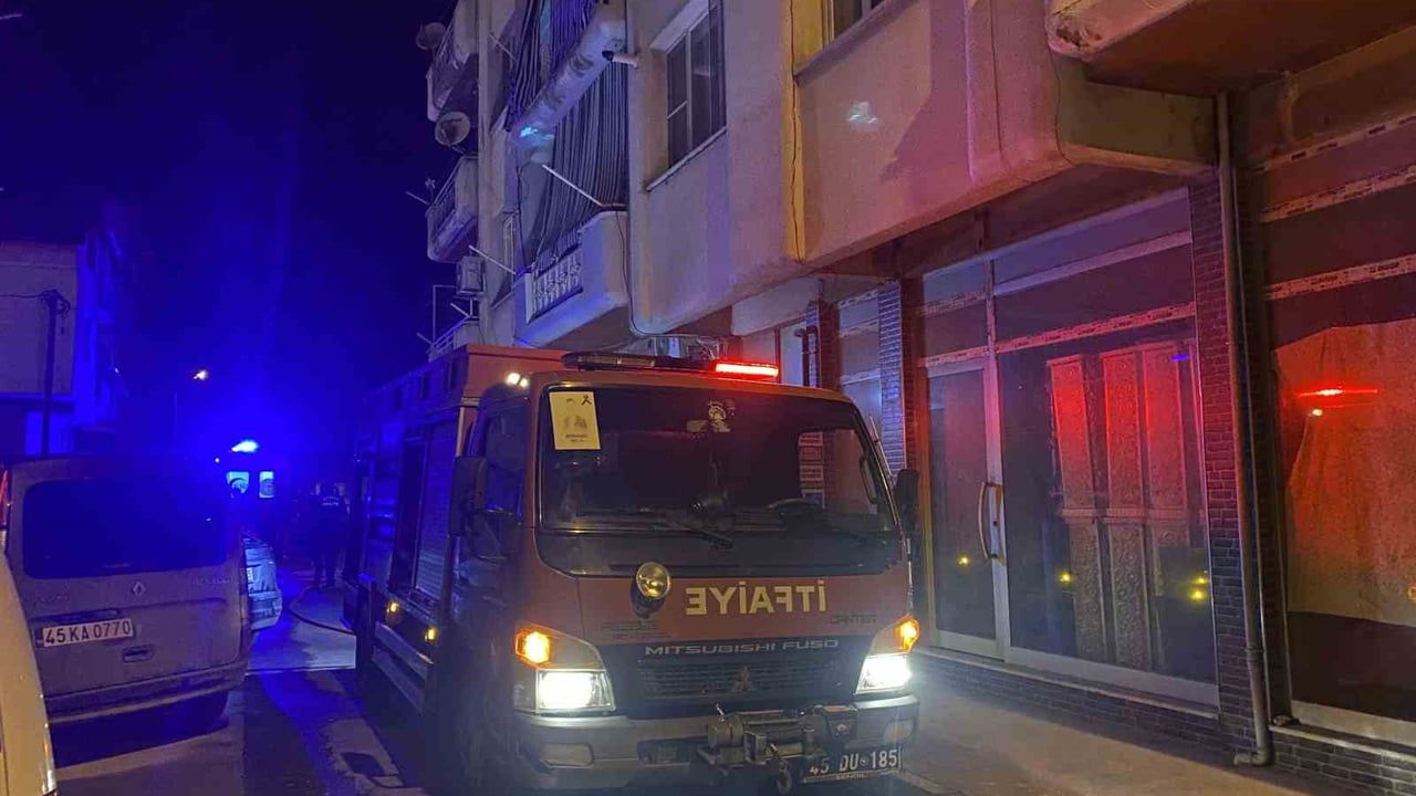 Alaşehir'de Sabah Saatlerinde Yangın Paniği