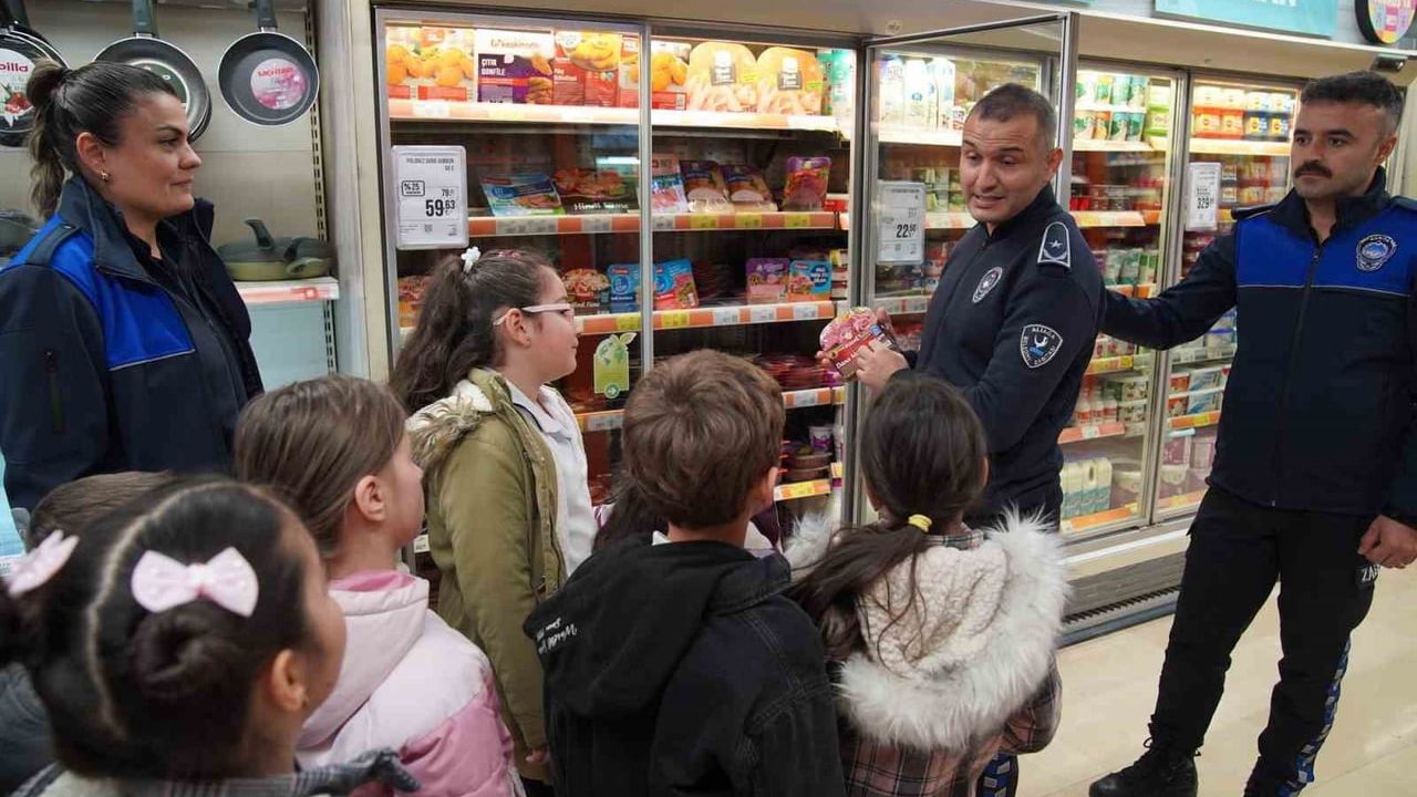 Aliağa Belediyesi Zabıta Müdürlüğü Minik Ziyaretçilerini Ağırladı