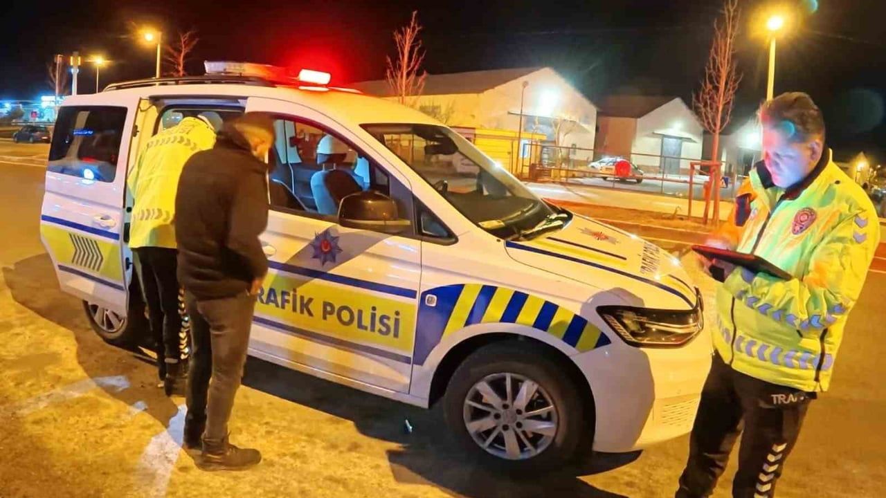 Alkollü Araç Kullanırken Yakalanan Sürücünün Şaşırtan Davranışları