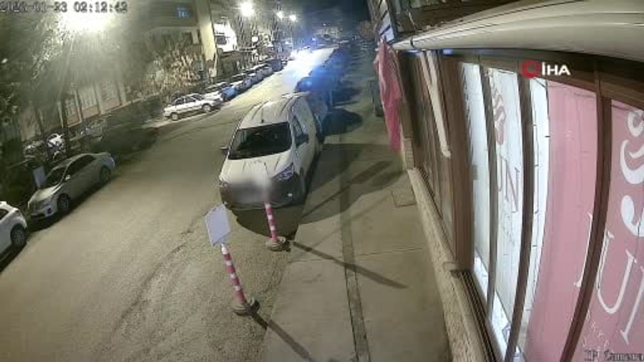 Alkollü Sürücü Park Halindeki Araçlara Çarpıp Kaçtı