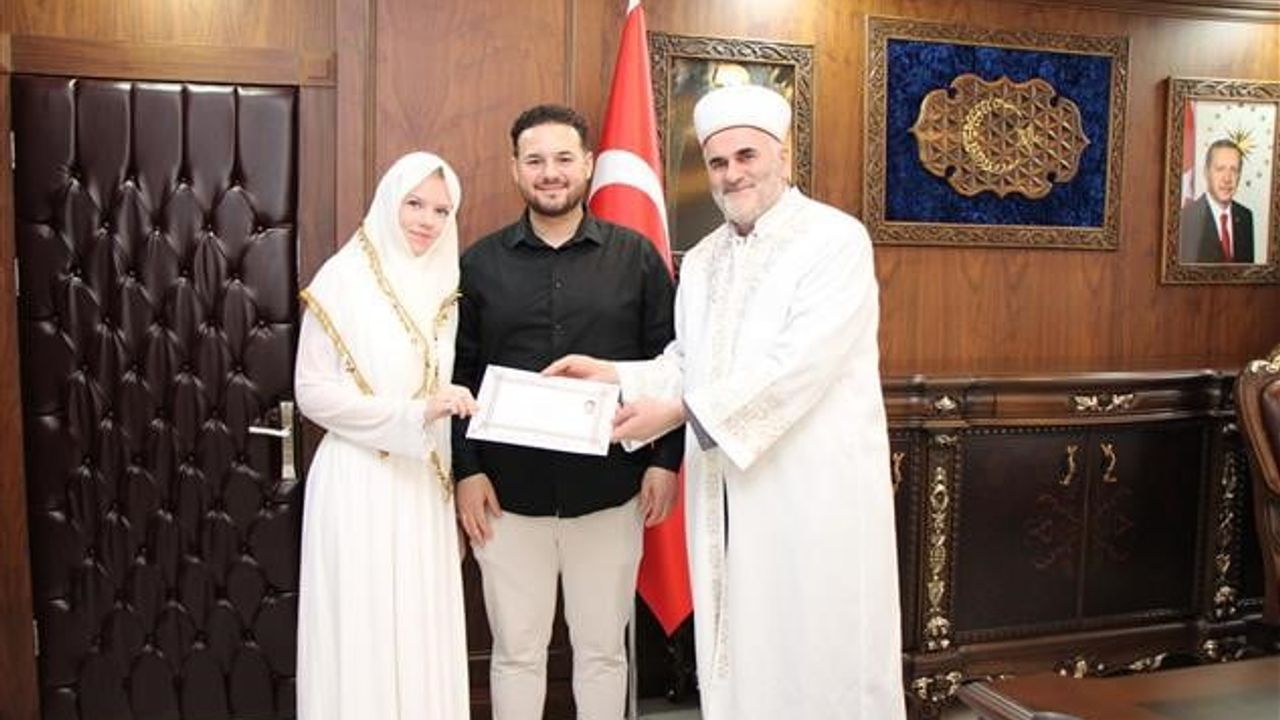 Alman Anna'nın İslam'a Geçiş Öyküsü