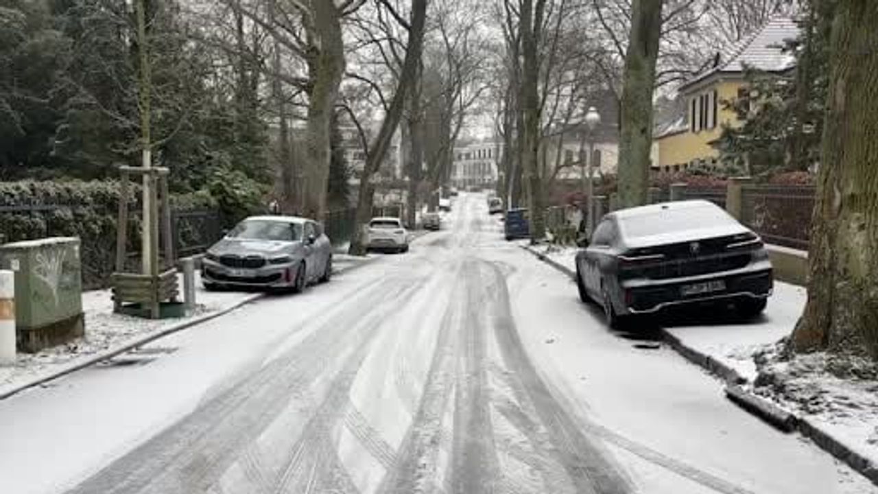 Alman Dışişleri Bakanı Wadephul'un Buzlu Hava Koşullarındaki Seyahati İptal