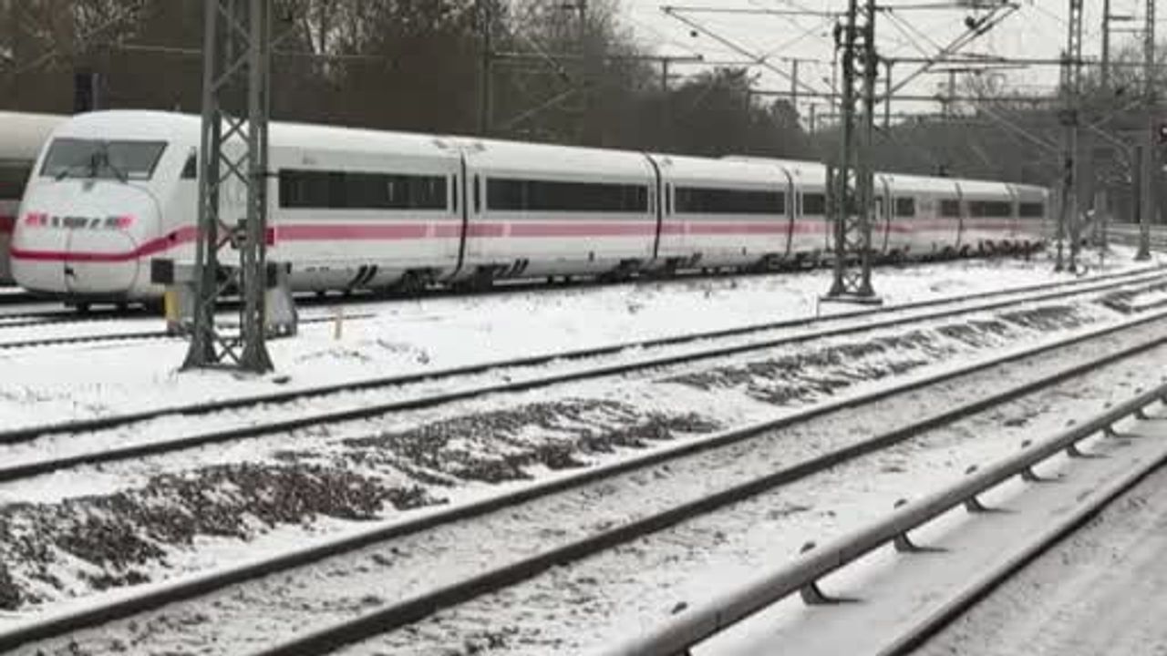 Almanya'da Kar Fırtınası Trafik Kazalarına Neden Oldu