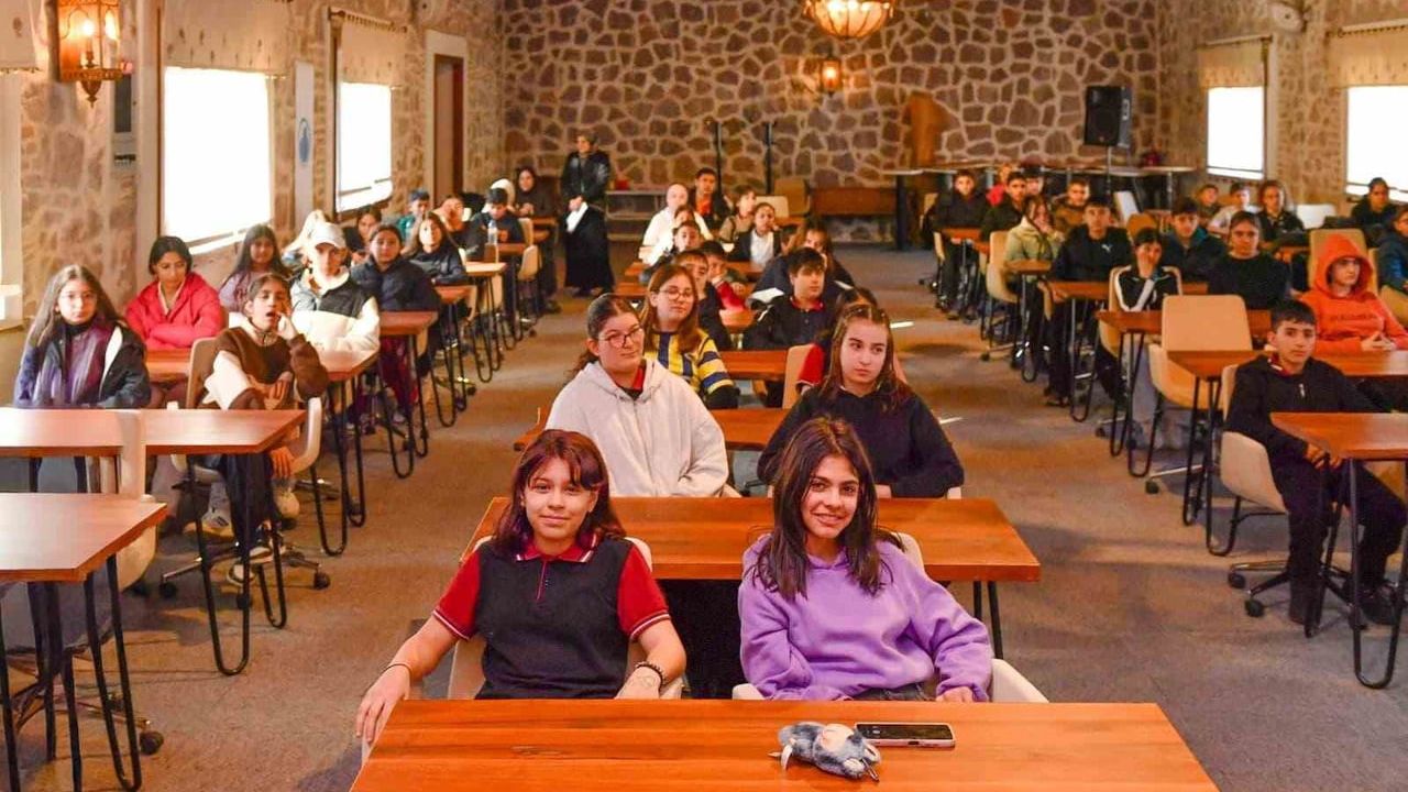 Altındağlı Gençlere Kariyer Semineri Düzenlendi