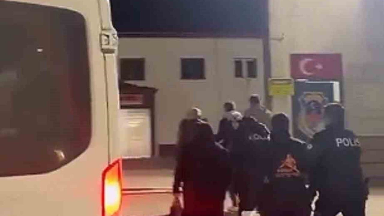 Altınözü'nde Dört Aranan Şahıs Yakalandı