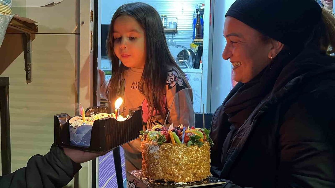 Alya'nın Doğum Günü Kutlaması Hepimizi Güldürdü