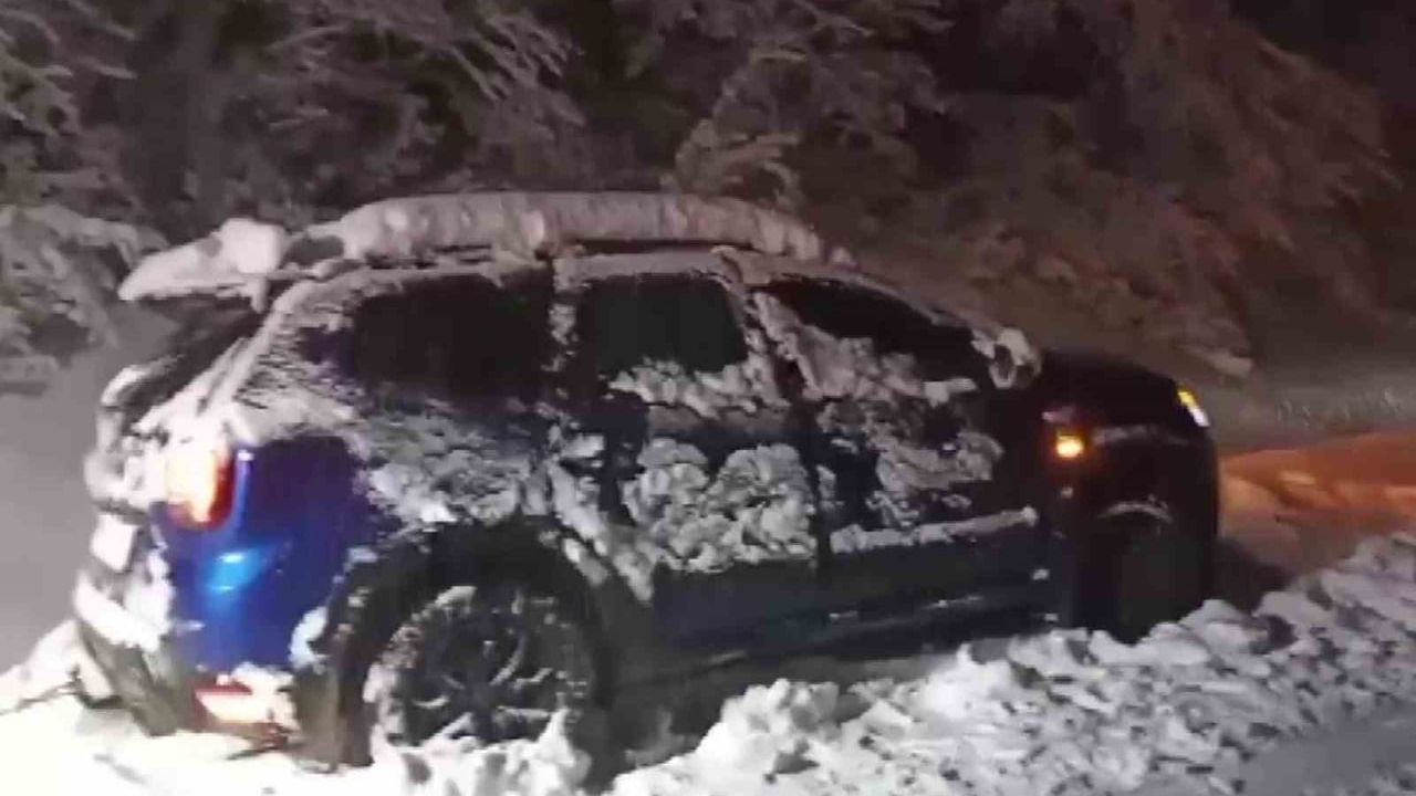 Amasya'da Aileyi Greyderle Kurtarma Operasyonu