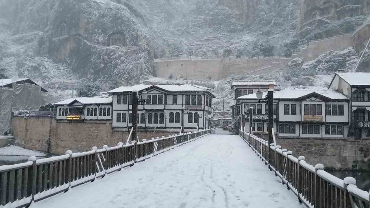 Amasya Yeni Yıla Beyaz Bir Karla Merhaba Dedi