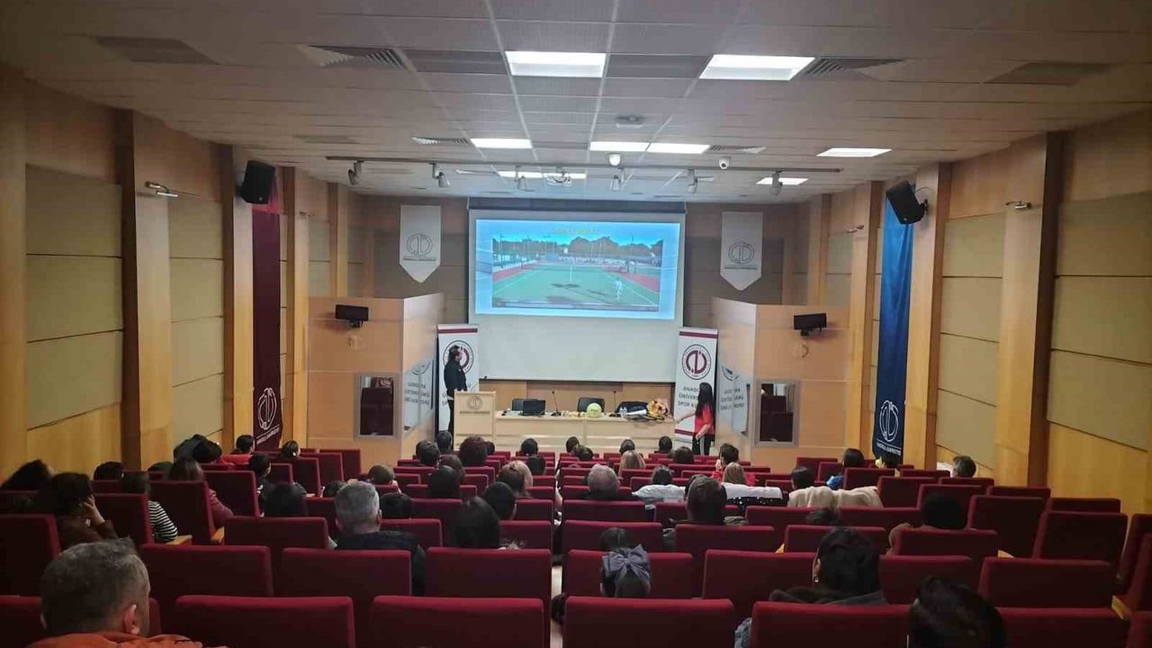 Anadolu Üniversitesi'nden Tenisçilere Destek