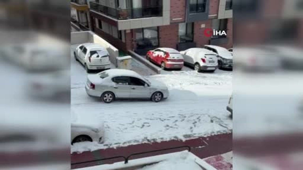 Ankara'da Buzlu Yolda Kaza: Park Halindeki Araçlara Çarpan Sürücü Duramadı