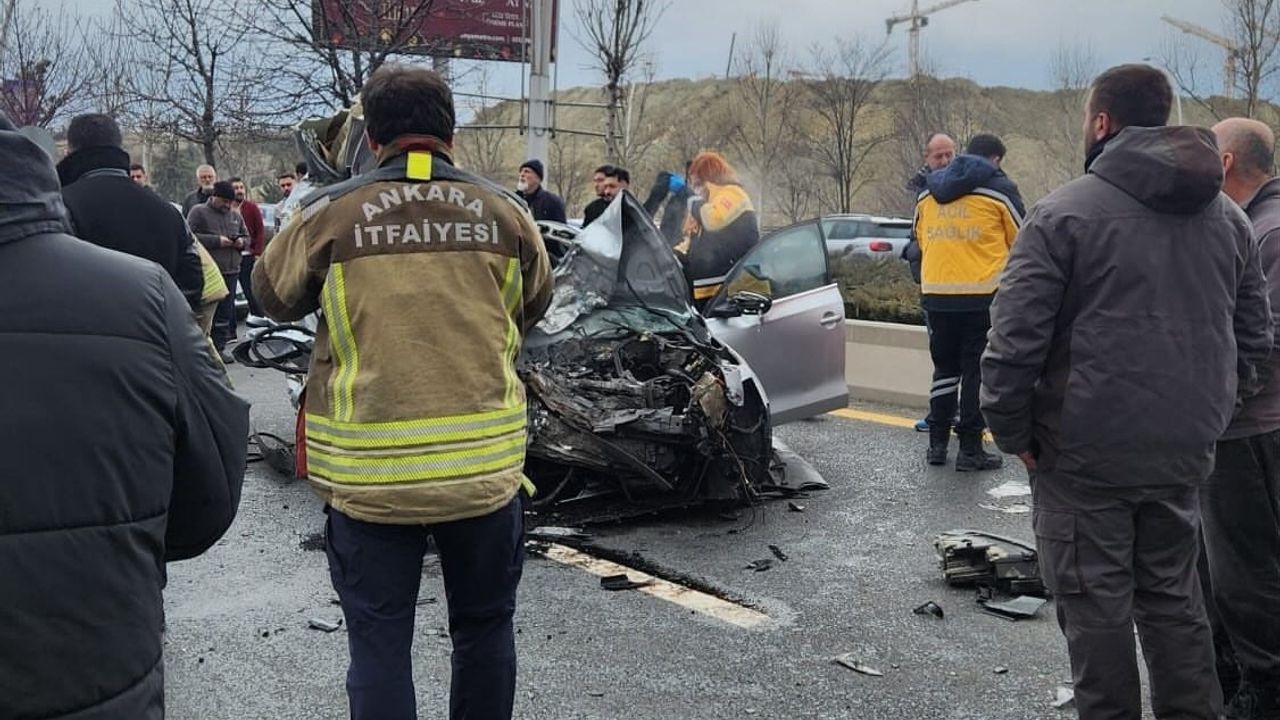 Ankara'da EGO Otobüsüne Çarpan Otomobil Kazası: 4 Yaralı