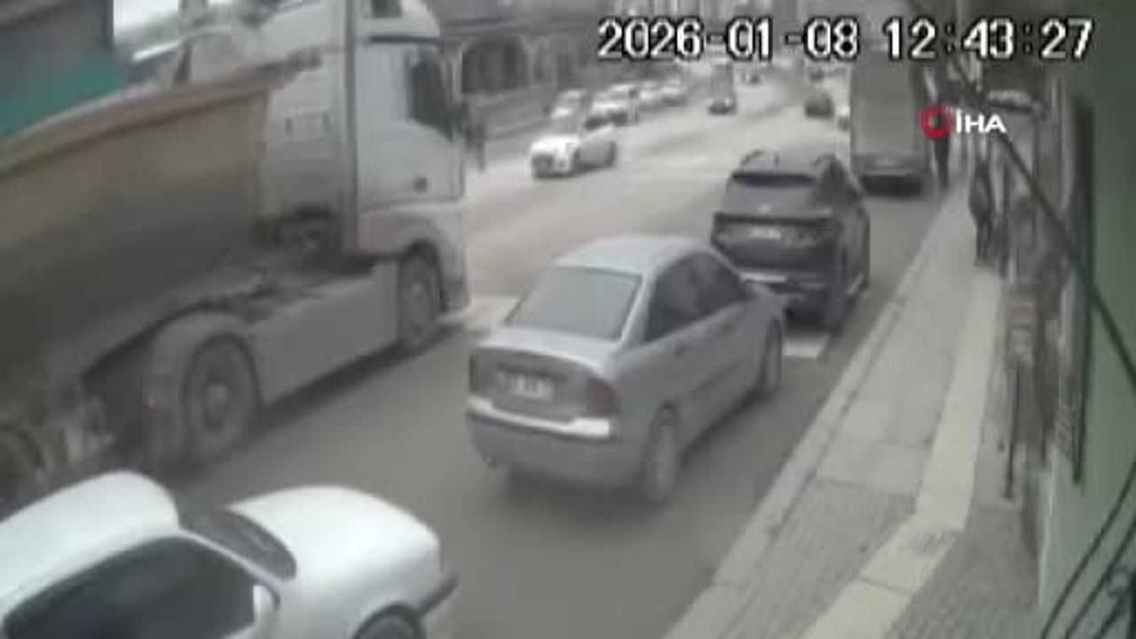 Ankara'da Hafriyat Kamyonu Çarpan Kadın Hayatını Kaybetti