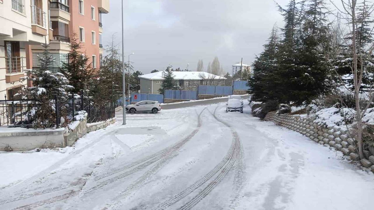 Ankara’da Kar Yağışı Başkentte Etkili Oldu