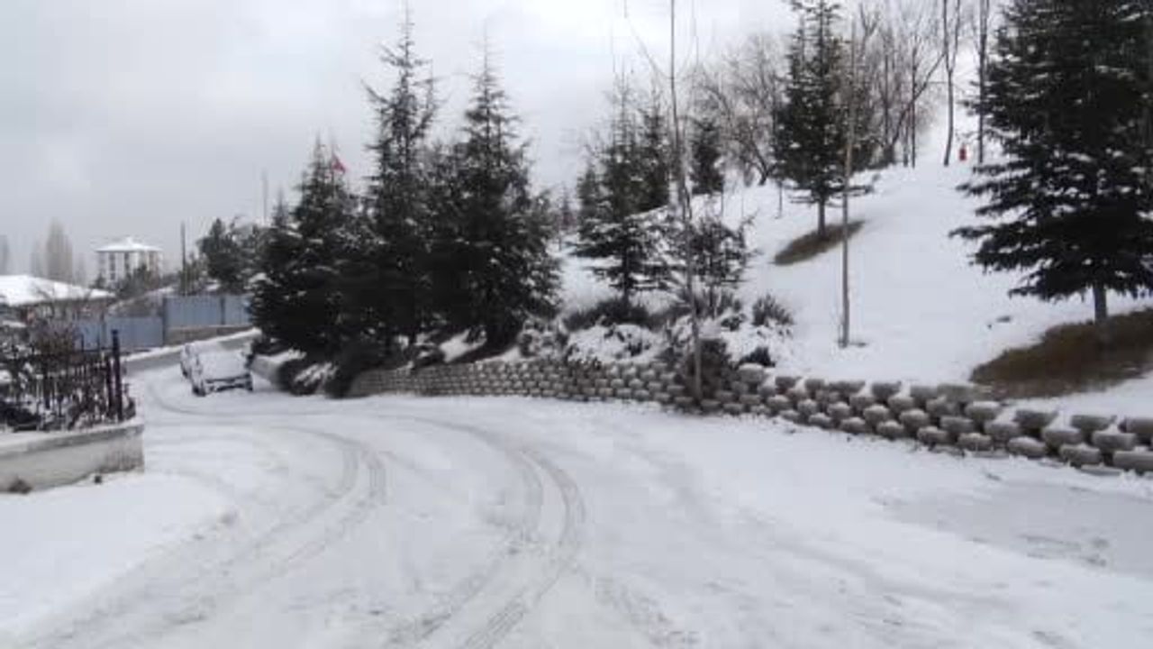 Ankara'da Kar Yağışı Başladı