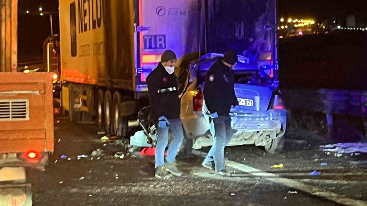 Ankara'da Tırla Çarpışan Araç Ateşe Verdi: Sürücü Hayatını Kaybetti