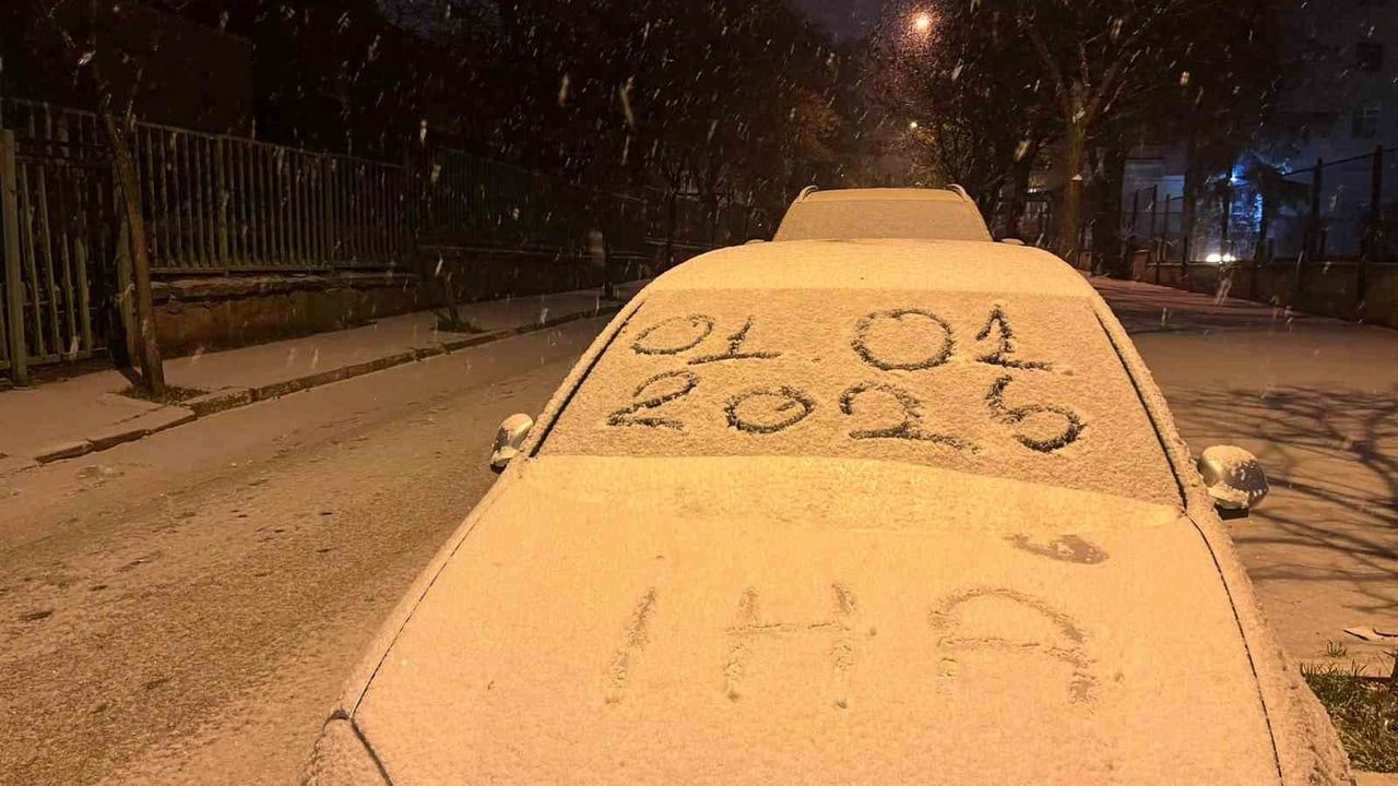 Ankara Yeni Yıla Kar Yağışı ile Merhaba Dedi