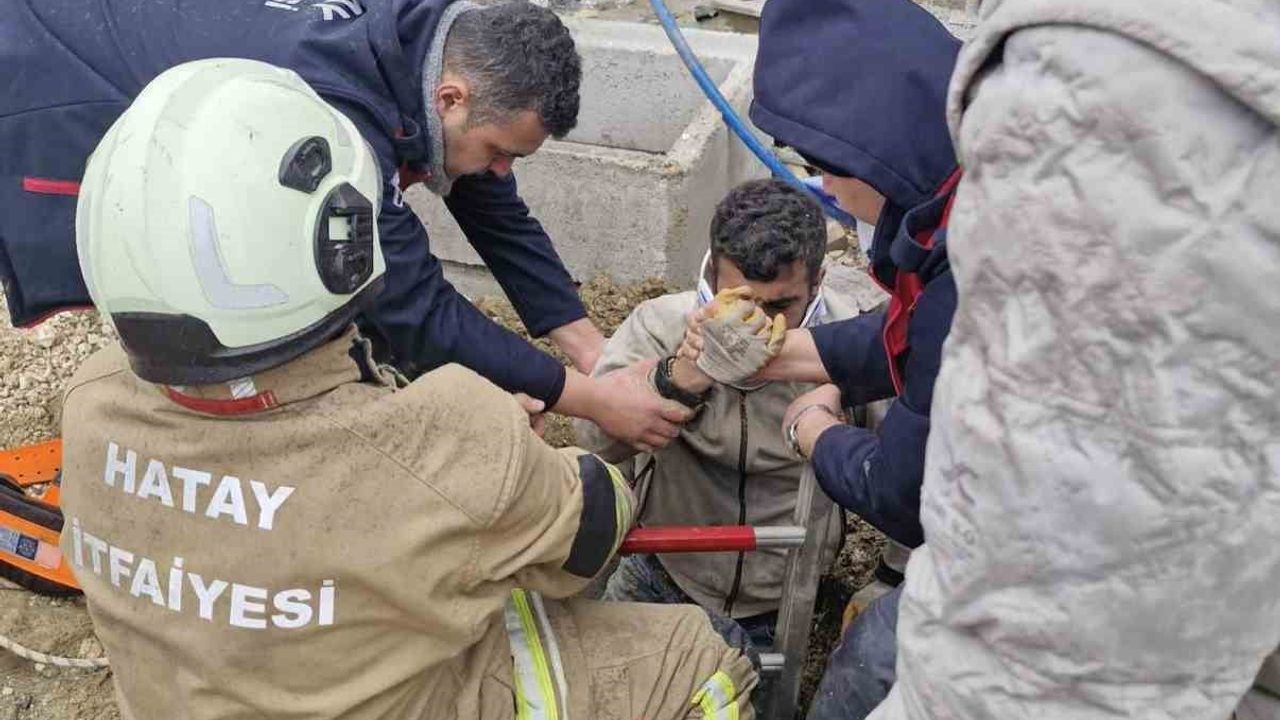 Antakya'da Kuyuya Düşen Vatandaşı İtfaiye Kurtardı