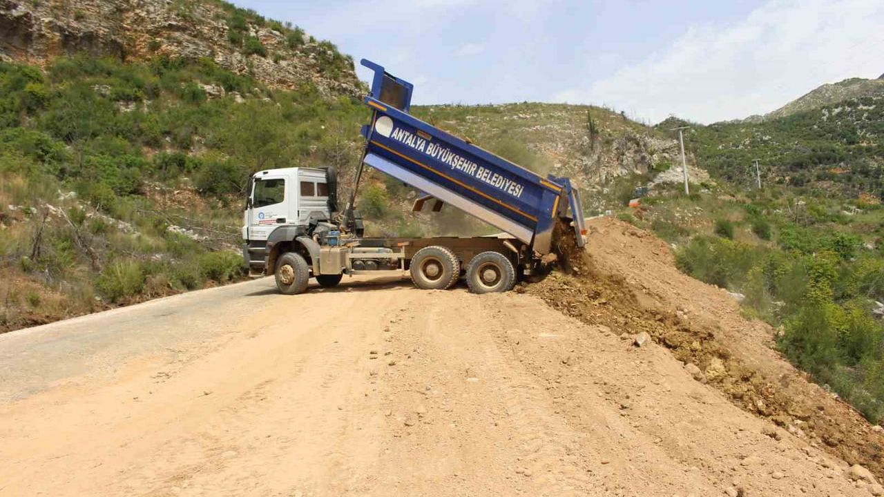 Antalya Büyükşehir Belediyesi'nden 759 Milyar TL Yatırım ile Kırsal Yollar Yenileniyor