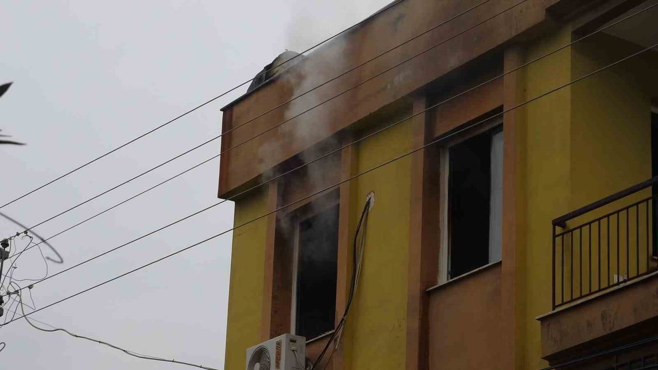 Antalya'da Apartman Yangını Korkuttu