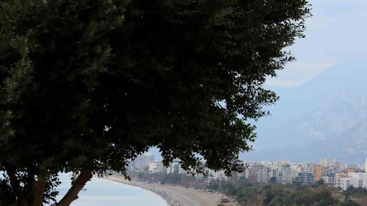 Antalya'da Bahar Havası, 14 İlde Sarı Kod Uyarısı