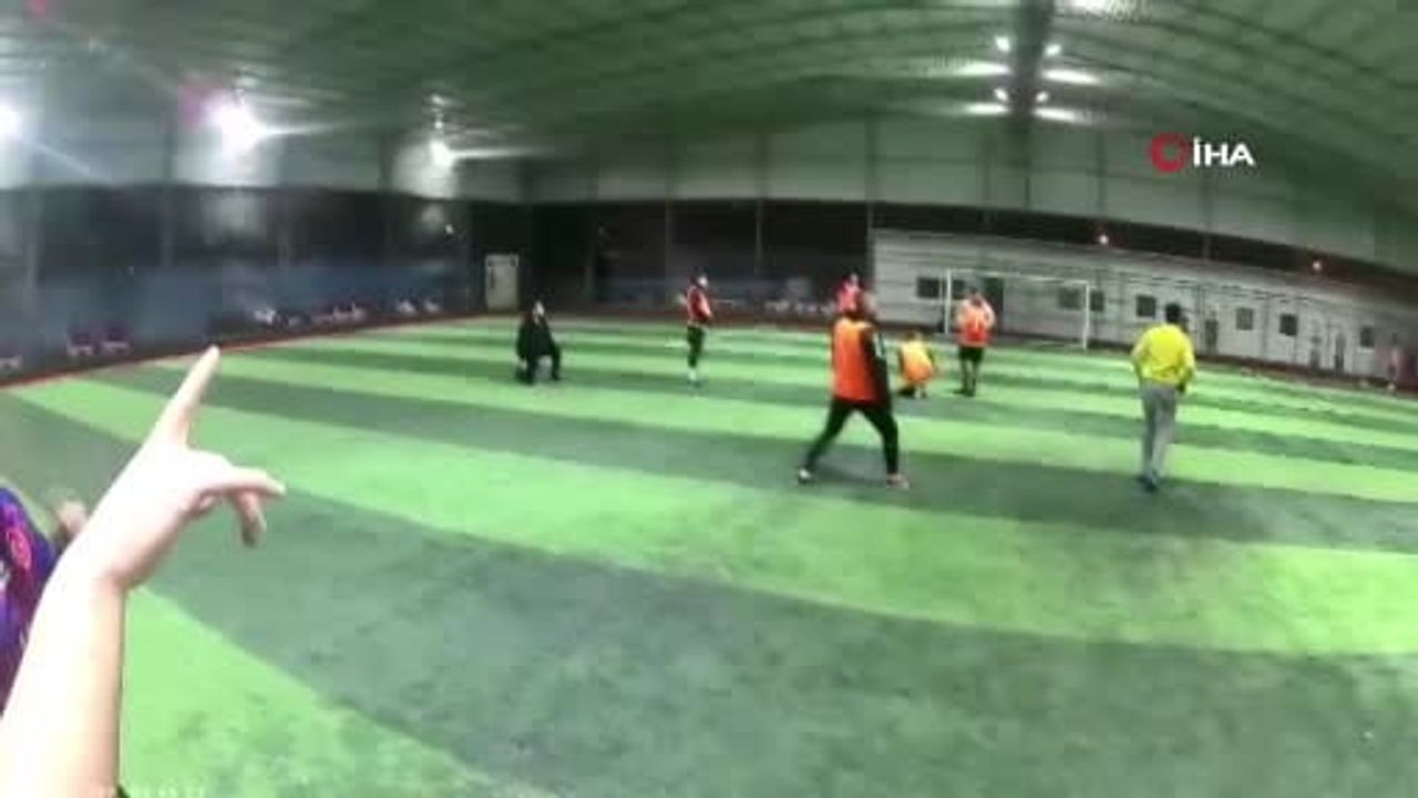 Antalya'da Fırtına Halı Sahayı Vurdu: Çatı Çöktü