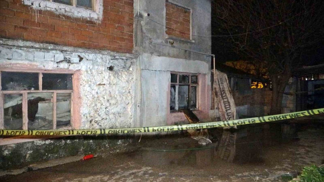 Antalya'da Gecekondu Yangını: 1 Kişi Hayatını Kaybetti