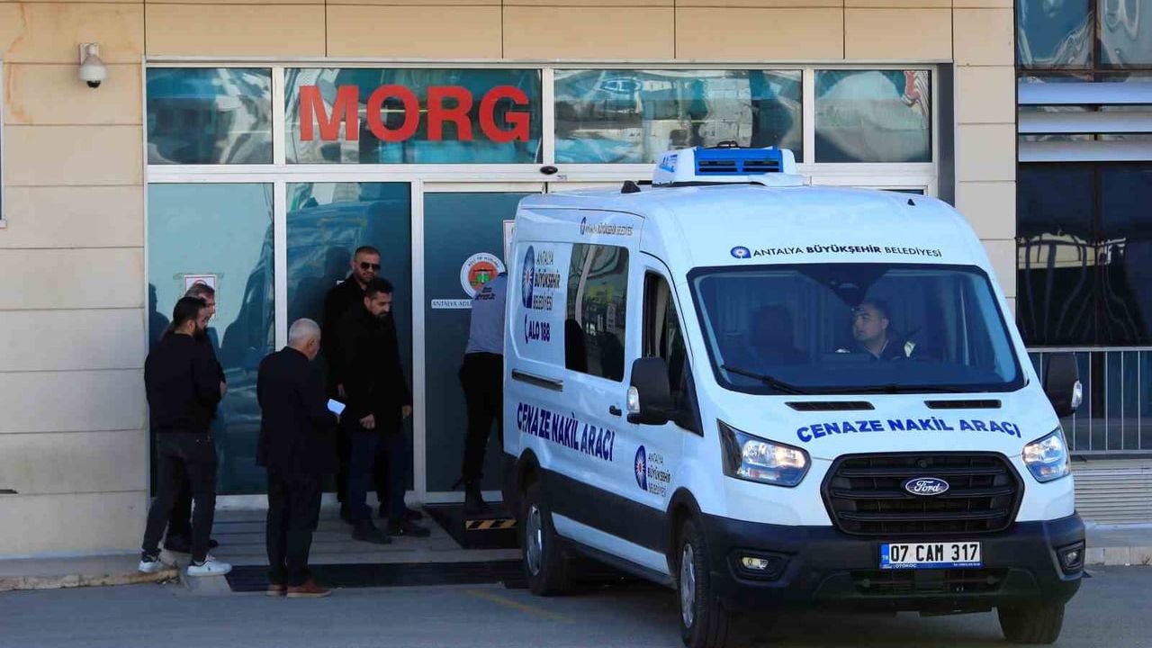 Antalya'da Genç Kadın Silahla Vuruldu, Hayatını Kaybetti