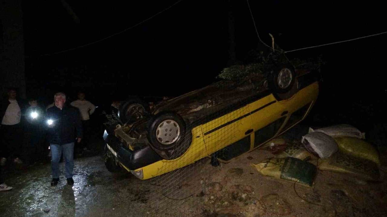Antalya'da Hortum Felaketi: Evler Yıkıldı, Araçlar Savruldu
