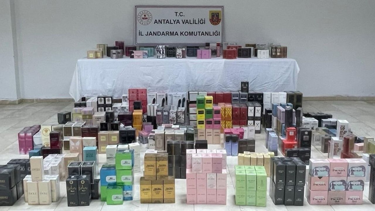 Antalya'da Kaçak Parfüm Operasyonu
