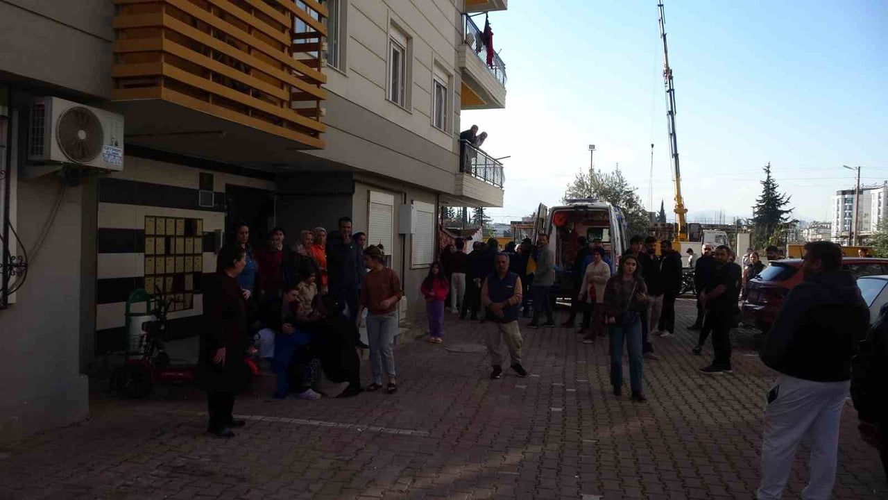 Antalya'da Kardeş Cinayeti: 20 Yaşındaki Genç Ağabeyini Vurdu