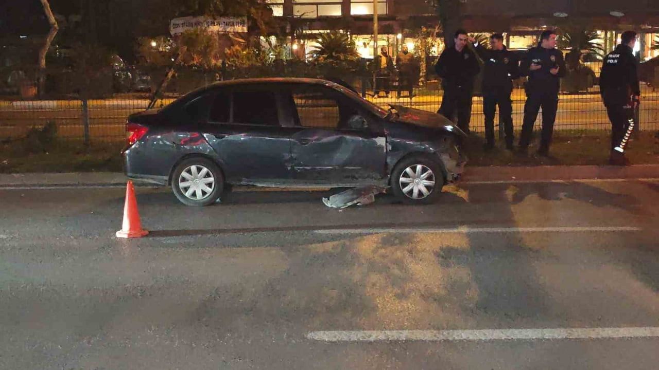 Antalya'da Kovalamaca Sonrası Kaza: Sürücü Hastaneye Sevk Edildi