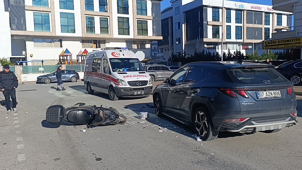 Antalya'da Motosiklet Kazası: Yaralı Yok