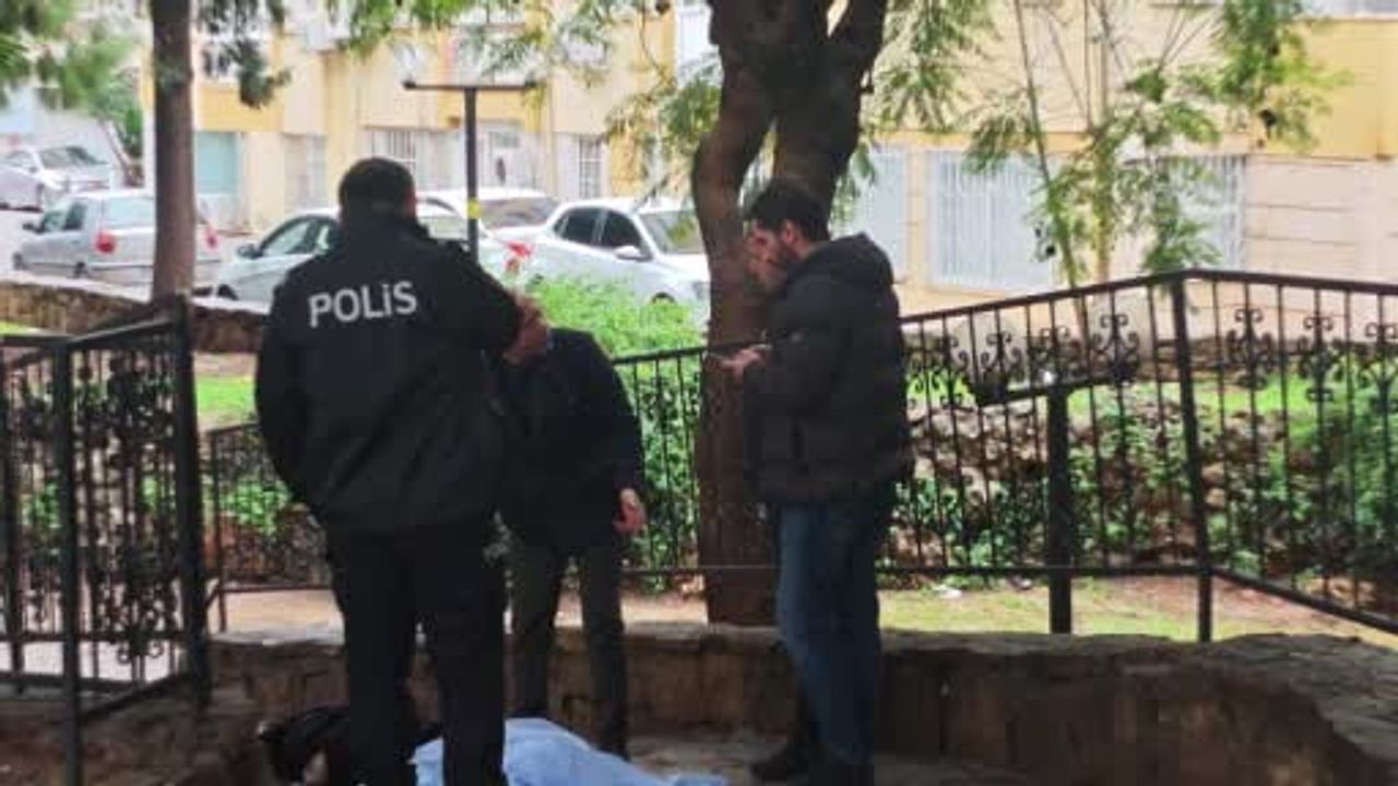 Antalya'da Parkta Ölü Bulunan Yaşlı Adamın Kimliği Belirlendi