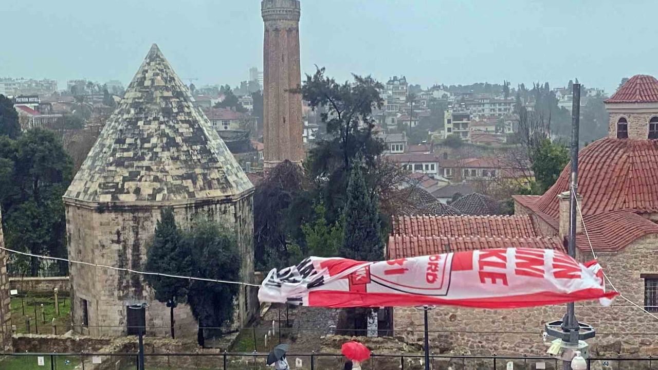 Antalya’da Sağanak ve Şiddetli Rüzgar Etkili Oldu
