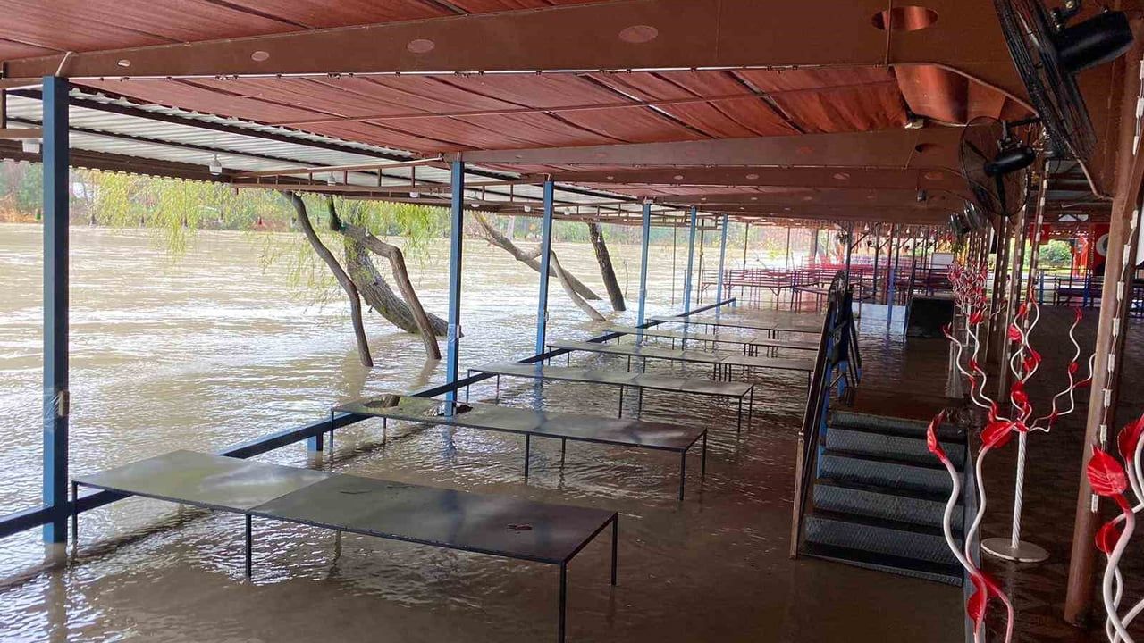 Antalya'da Sağanak Yağışlar Taşkınlara Neden Oldu