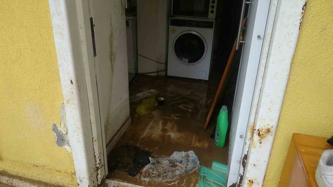 Antalya'da Şiddetli Yağış ve Rüzgar Felaketi