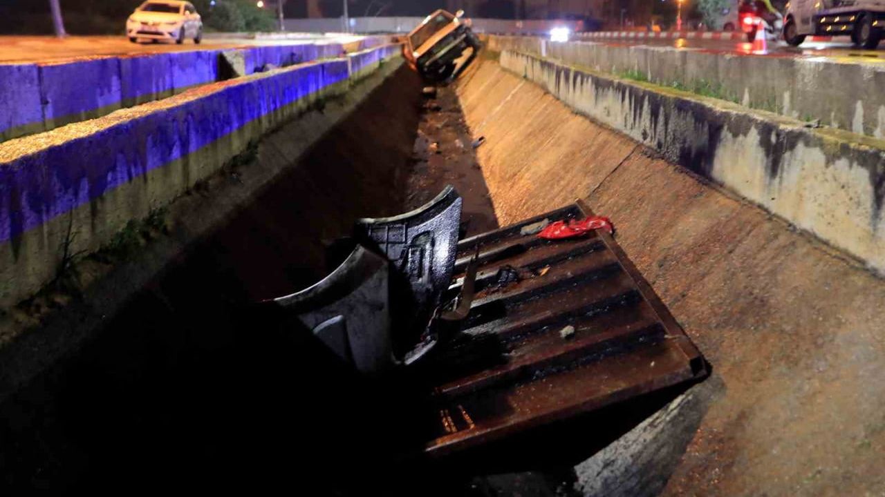 Antalya'da Uçan Otomobil Kazası: Sürücü Kaza Yara Almadan Kurtuldu