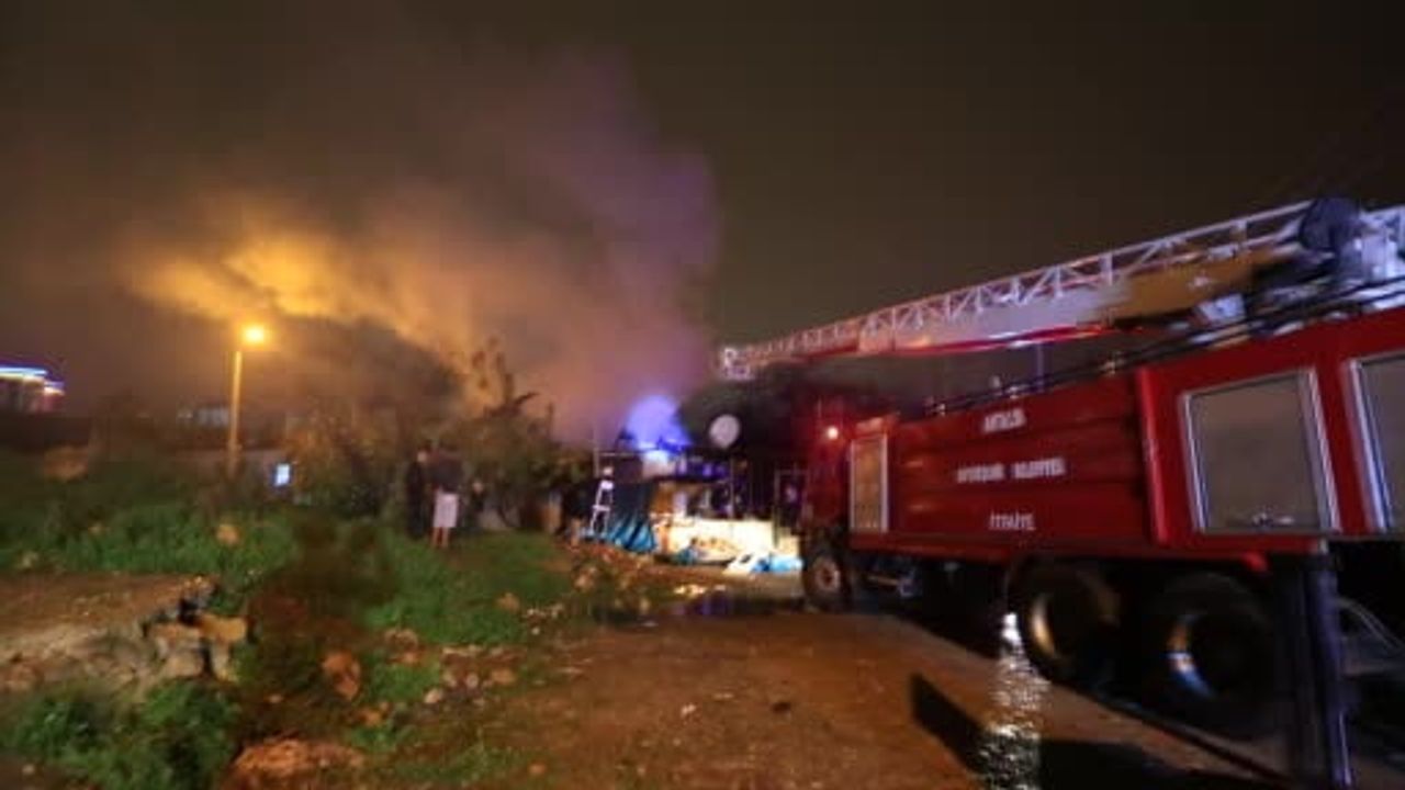 Antalya'da Yangın Faciası: Ev Sahibesi Gözyaşlarına Boğuldu