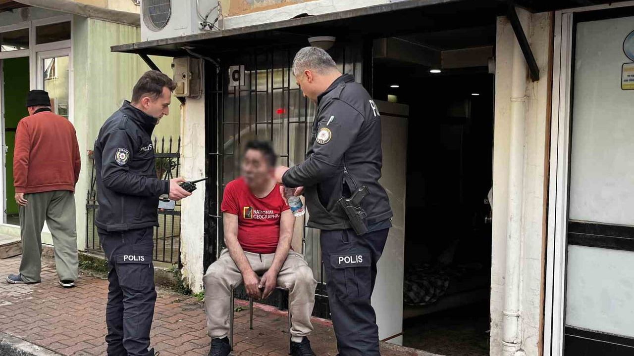 Antalya'da Yangında Uykuda Yakalanan Şahıs Tedaviye İkna Edildi