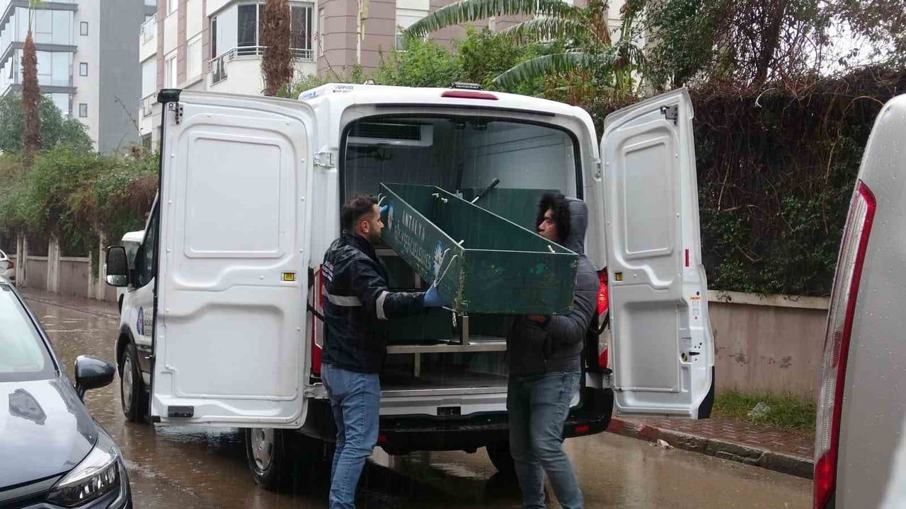 Antalya'da Yaşlı Kadın Evinde Hayatını Kaybetti