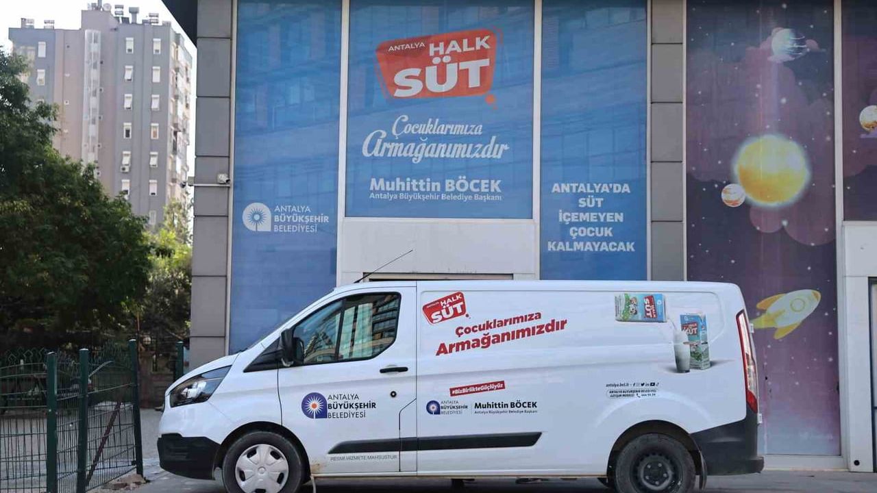 Antalya'dan Çocuklara 67 Bin Ücretsiz Mama Desteği
