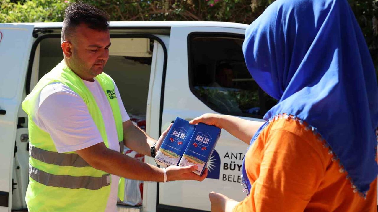 Antalya'dan Çocuklara 773 Bin Litre Süt Desteği