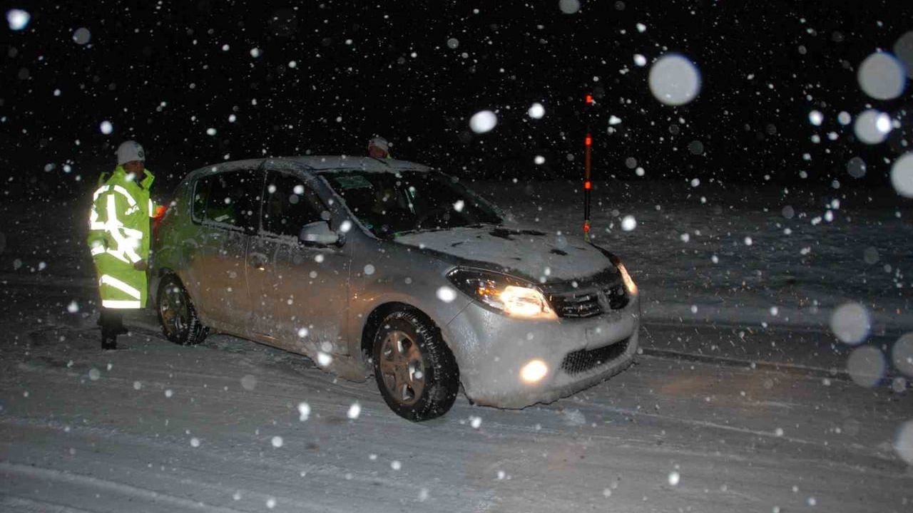 Antalya-Konya Karayolunda Kar Yağışı Etkisini Sürdürüyor
