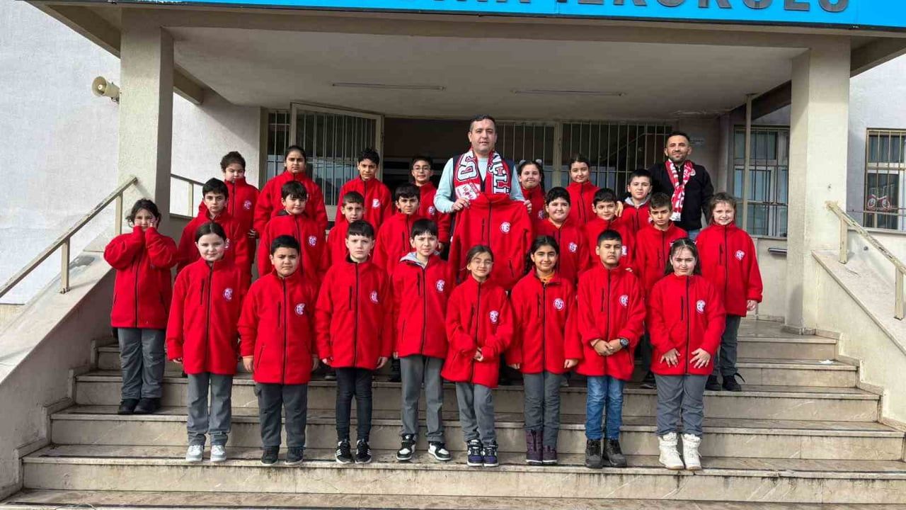 Antalyaspor'dan Kapaklı Öğrencilere Destek